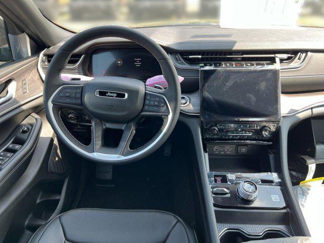 new 2025 Jeep Grand Cherokee car, priced at $45,616