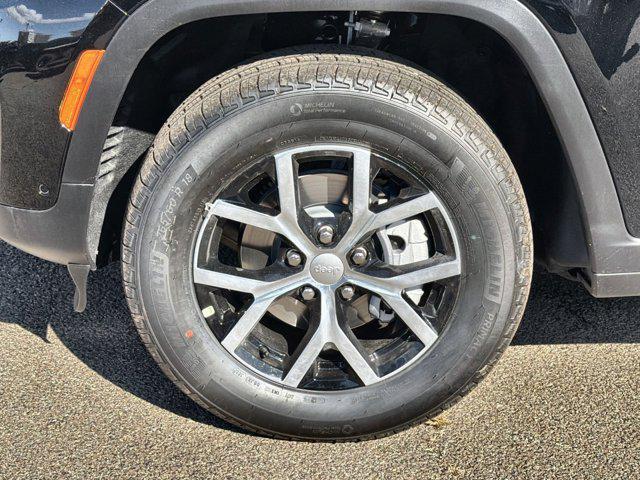 new 2025 Jeep Grand Cherokee car, priced at $43,652