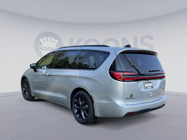 new 2024 Chrysler Pacifica car, priced at $41,741