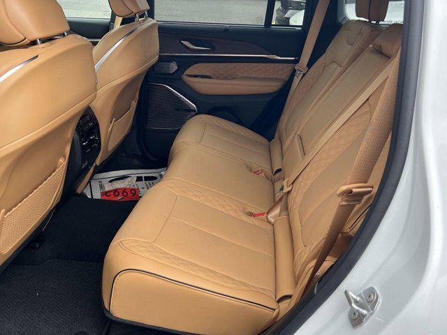 new 2025 Jeep Grand Cherokee car, priced at $54,437