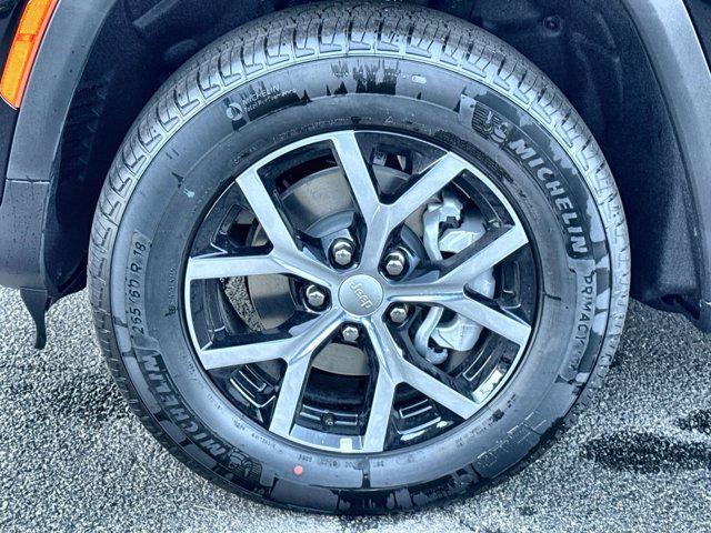 new 2025 Jeep Grand Cherokee car, priced at $43,652