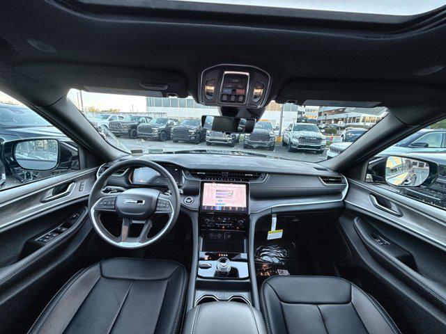 new 2025 Jeep Grand Cherokee car, priced at $43,652