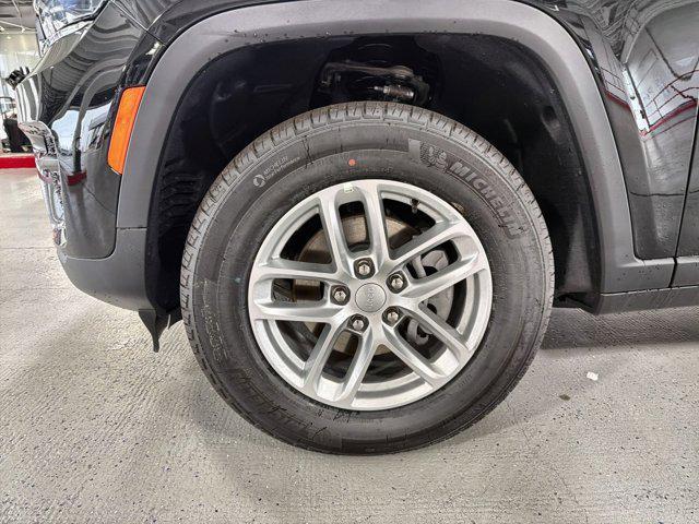 new 2025 Jeep Grand Cherokee car, priced at $37,507