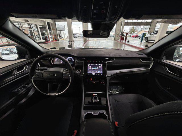 new 2025 Jeep Grand Cherokee car, priced at $37,507