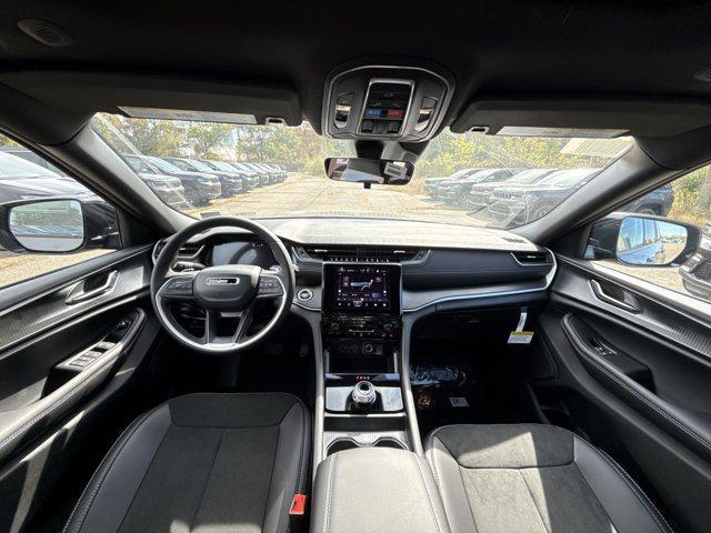 new 2025 Jeep Grand Cherokee car, priced at $41,164