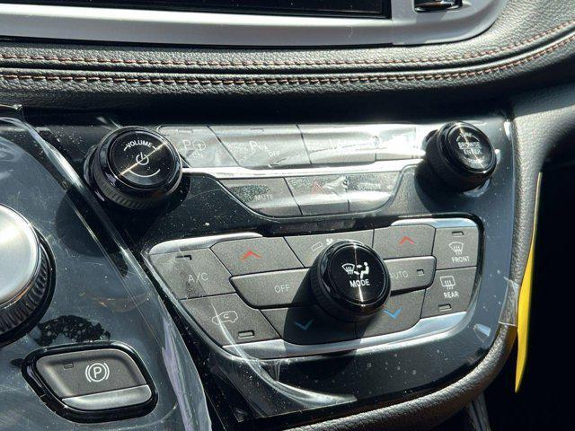 new 2025 Chrysler Pacifica car, priced at $52,172
