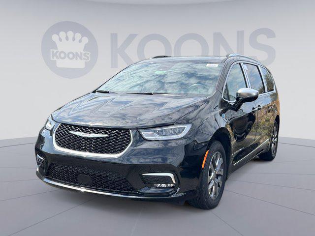 new 2025 Chrysler Pacifica car, priced at $52,172