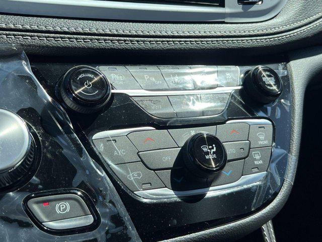 new 2025 Chrysler Pacifica car, priced at $46,425