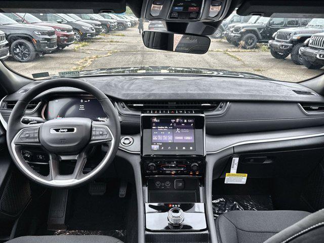 new 2025 Jeep Grand Cherokee car, priced at $37,507