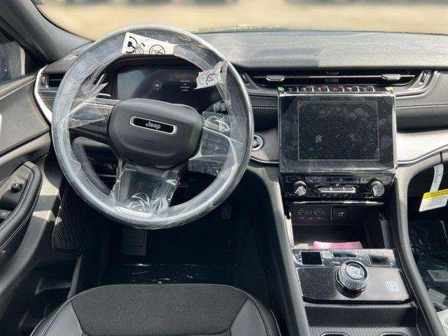new 2025 Jeep Grand Cherokee car, priced at $38,182