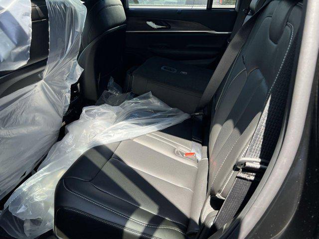 new 2025 Jeep Grand Cherokee car, priced at $45,616