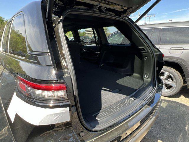 new 2025 Jeep Grand Cherokee car, priced at $45,616