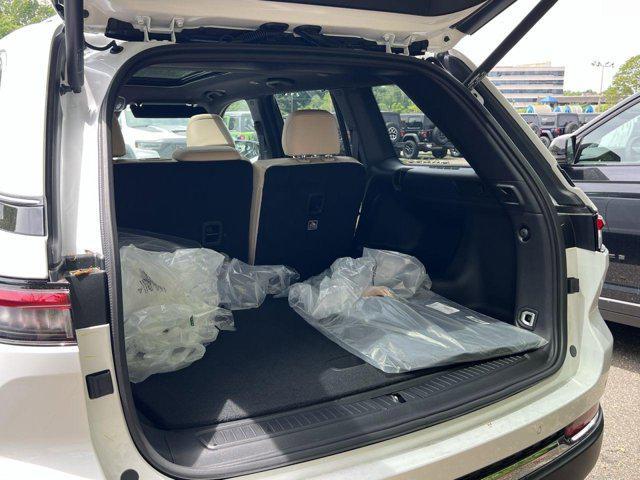 new 2025 Jeep Grand Cherokee car, priced at $42,527