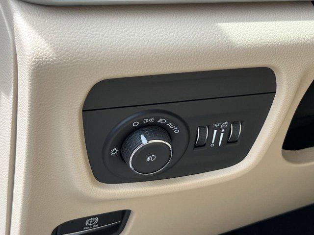 new 2025 Jeep Grand Cherokee car, priced at $42,527