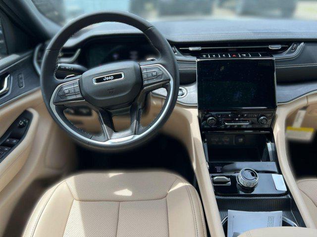 new 2025 Jeep Grand Cherokee car, priced at $42,527