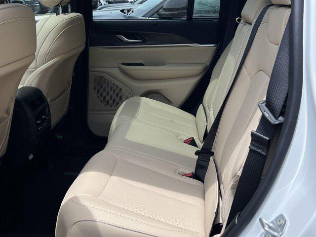new 2025 Jeep Grand Cherokee car, priced at $42,527