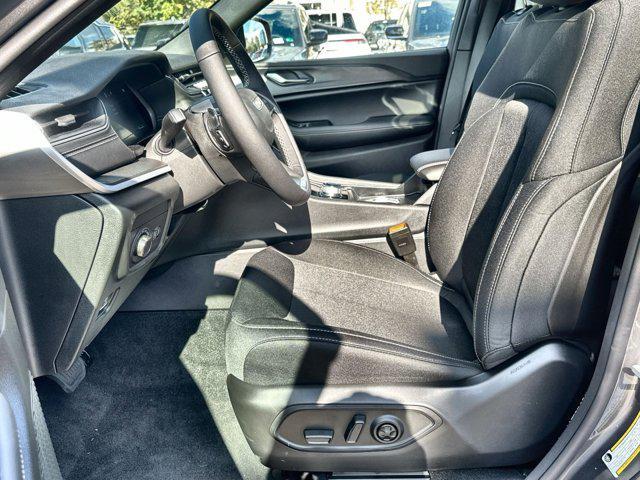 new 2025 Jeep Grand Cherokee car, priced at $35,257