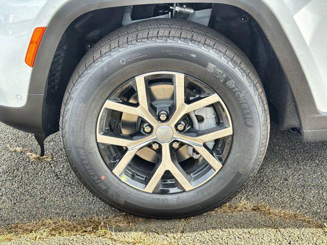 new 2025 Jeep Grand Cherokee car, priced at $42,834