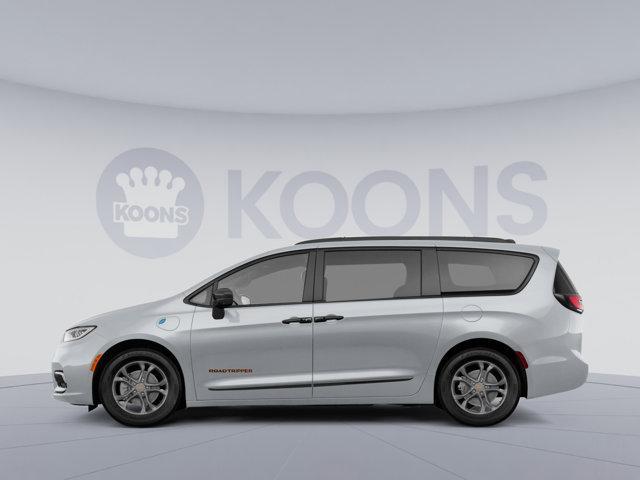 new 2024 Chrysler Pacifica Hybrid car, priced at $46,703