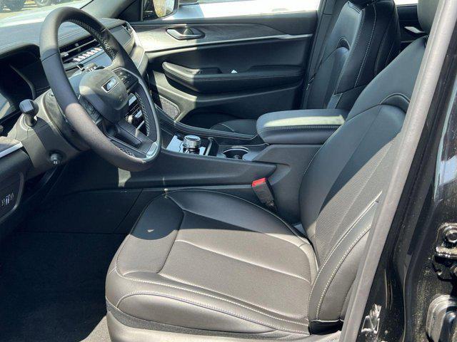 new 2025 Jeep Grand Cherokee car, priced at $45,616