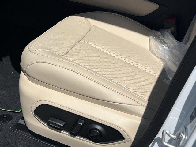 new 2025 Jeep Grand Cherokee car, priced at $41,527