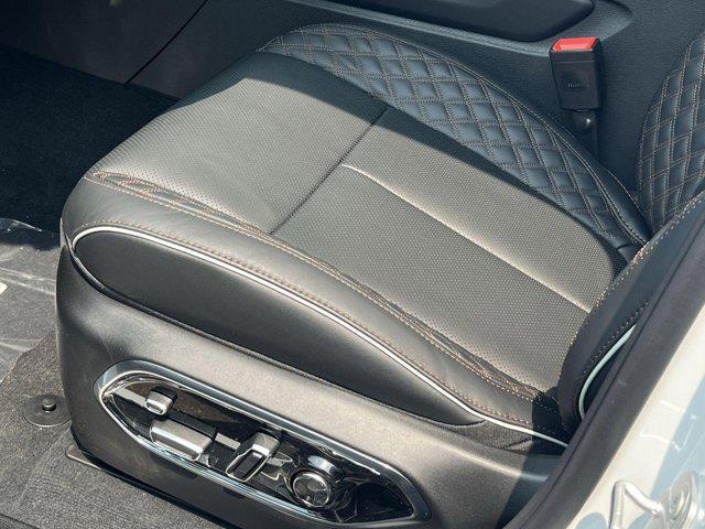 new 2025 Jeep Grand Cherokee car, priced at $57,500