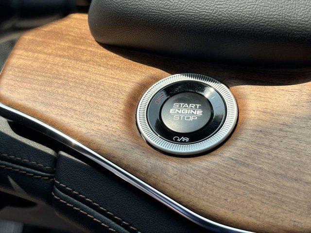 new 2025 Jeep Grand Cherokee car, priced at $57,500