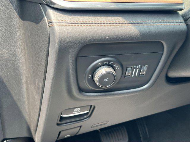 new 2025 Jeep Grand Cherokee car, priced at $57,500