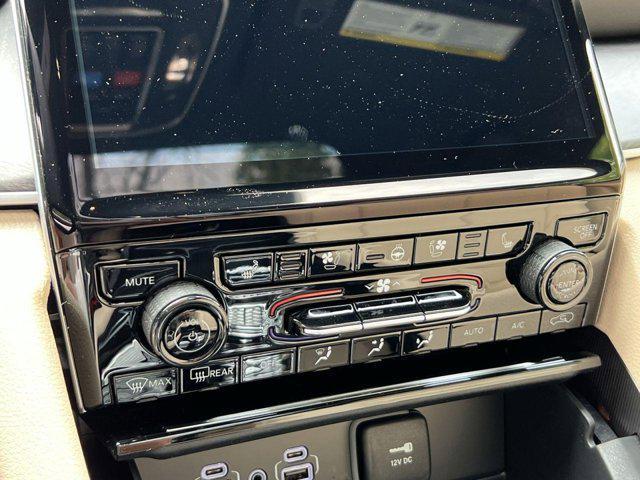 new 2025 Jeep Grand Cherokee car, priced at $41,527