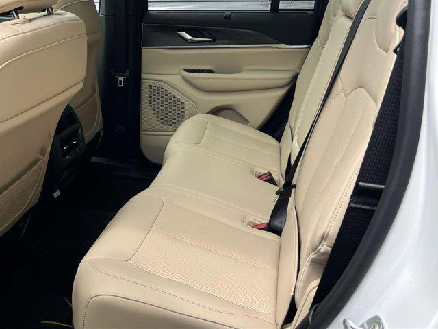 new 2025 Jeep Grand Cherokee car, priced at $41,527