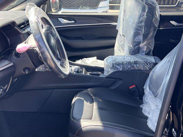 new 2025 Jeep Grand Cherokee car, priced at $45,616