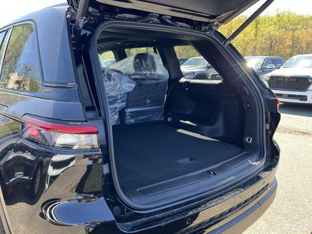new 2025 Jeep Grand Cherokee car, priced at $45,616