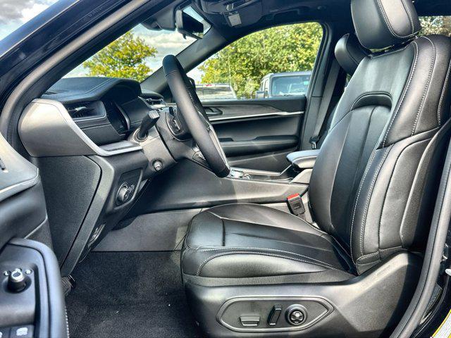 new 2025 Jeep Grand Cherokee car, priced at $43,352