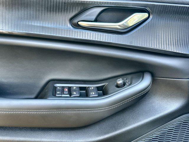 new 2025 Jeep Grand Cherokee car, priced at $36,989