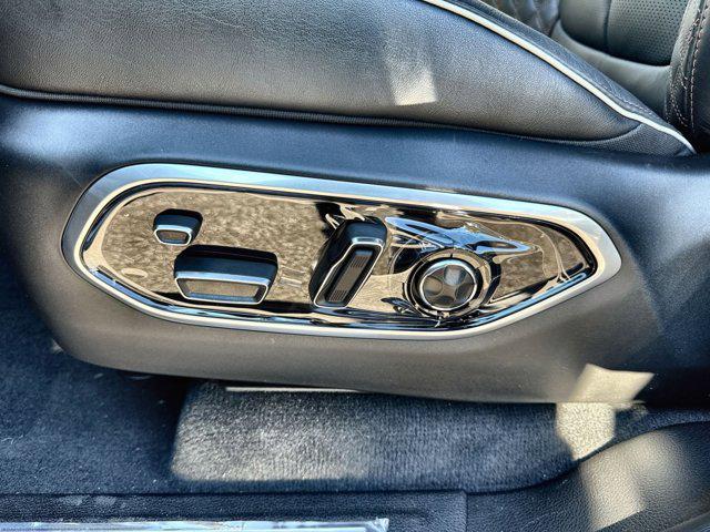 new 2025 Jeep Grand Cherokee car, priced at $54,576