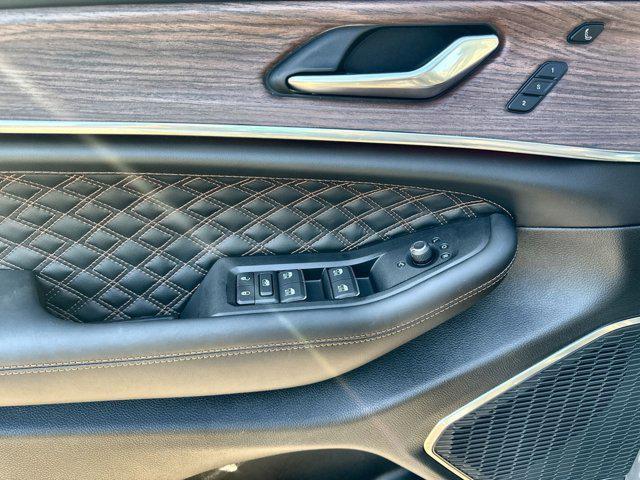 new 2025 Jeep Grand Cherokee car, priced at $54,576