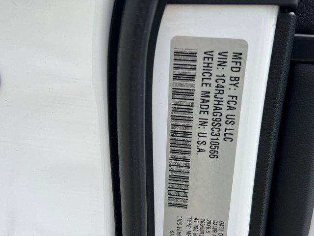 new 2025 Jeep Grand Cherokee car, priced at $37,646