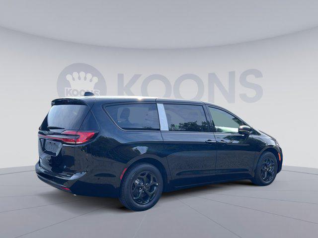 new 2024 Chrysler Pacifica Hybrid car, priced at $48,865