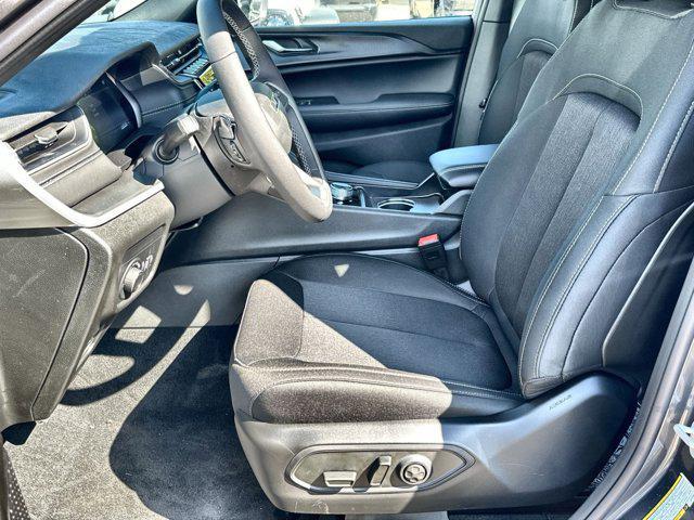 new 2025 Jeep Grand Cherokee car, priced at $35,257