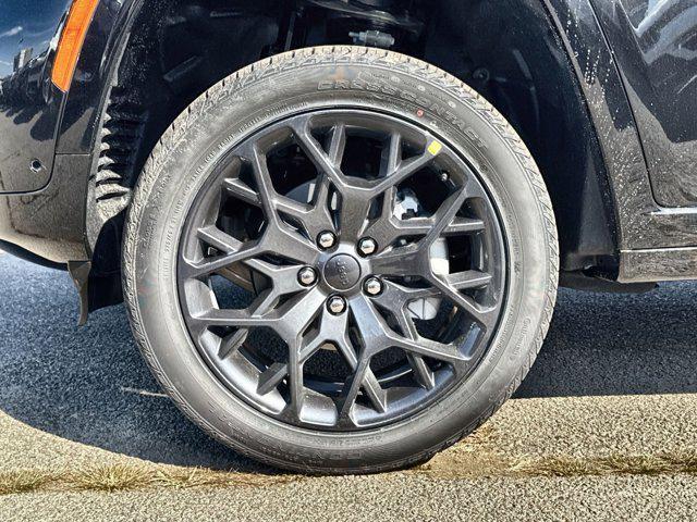 new 2025 Jeep Grand Cherokee car, priced at $56,282