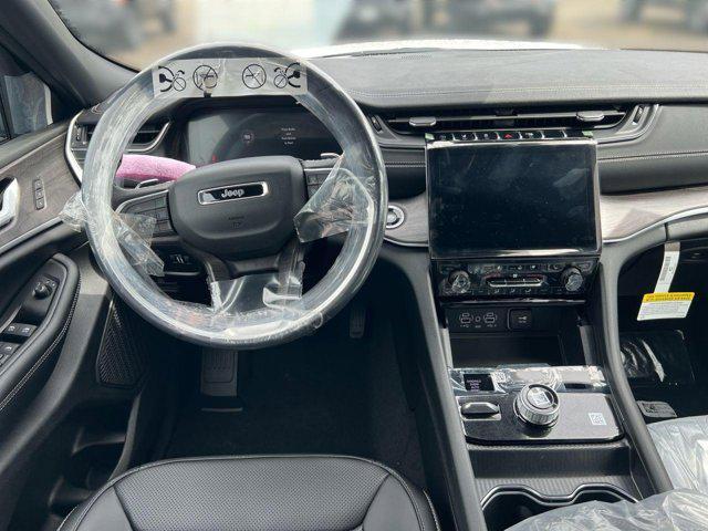 new 2025 Jeep Grand Cherokee car, priced at $42,859