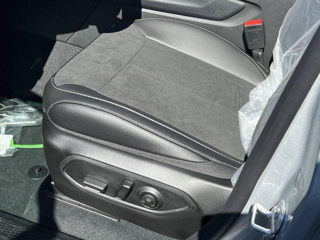 new 2025 Jeep Grand Cherokee car, priced at $38,182