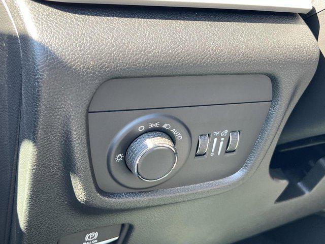 new 2025 Jeep Grand Cherokee car, priced at $38,182