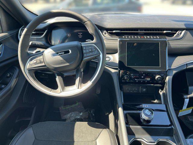 new 2025 Jeep Grand Cherokee car, priced at $38,182