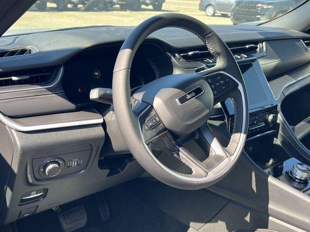 new 2025 Jeep Grand Cherokee car, priced at $38,182
