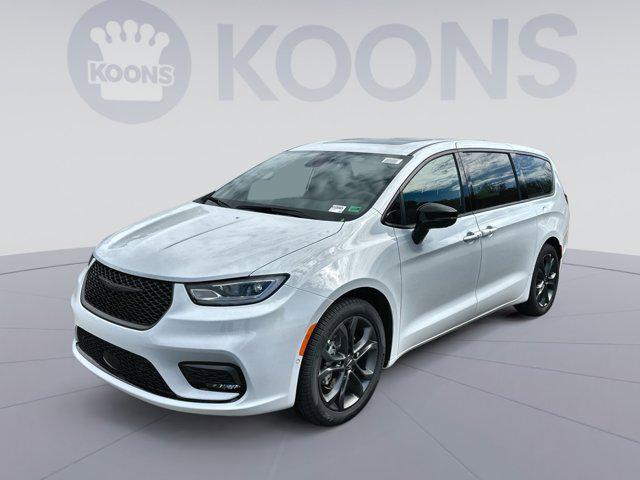 new 2026 Chrysler Pacifica car, priced at $45,535