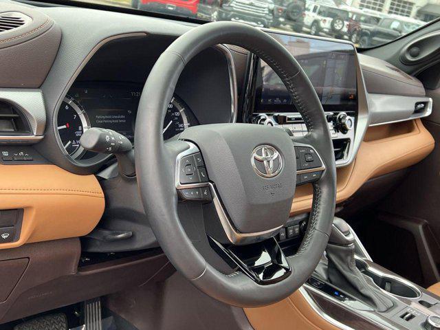 used 2021 Toyota Highlander car, priced at $35,000