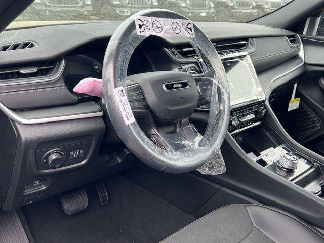 new 2025 Jeep Grand Cherokee L car, priced at $40,004