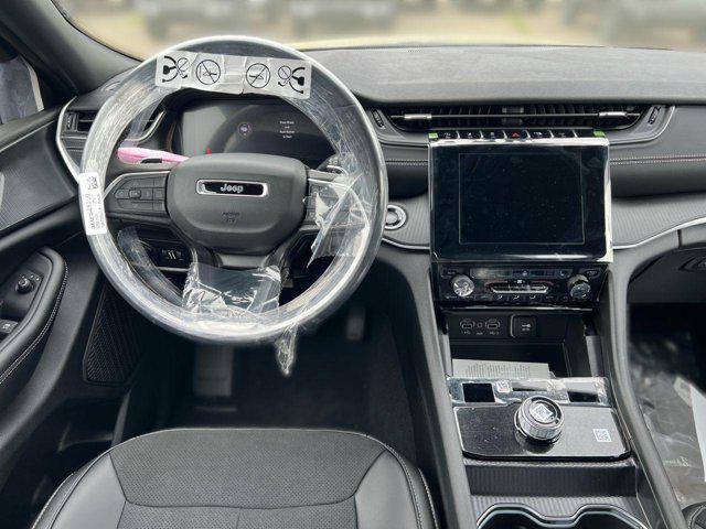 new 2025 Jeep Grand Cherokee L car, priced at $40,004