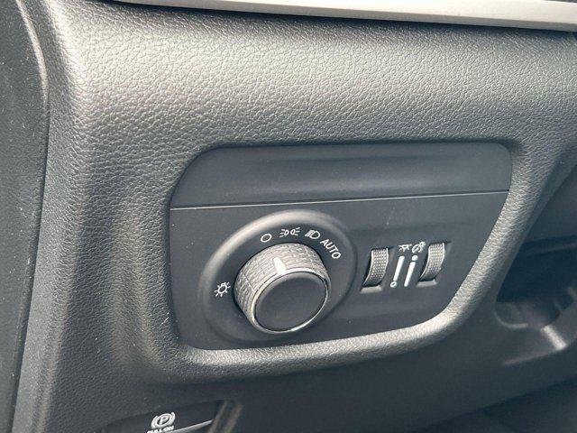 new 2025 Jeep Grand Cherokee L car, priced at $40,004